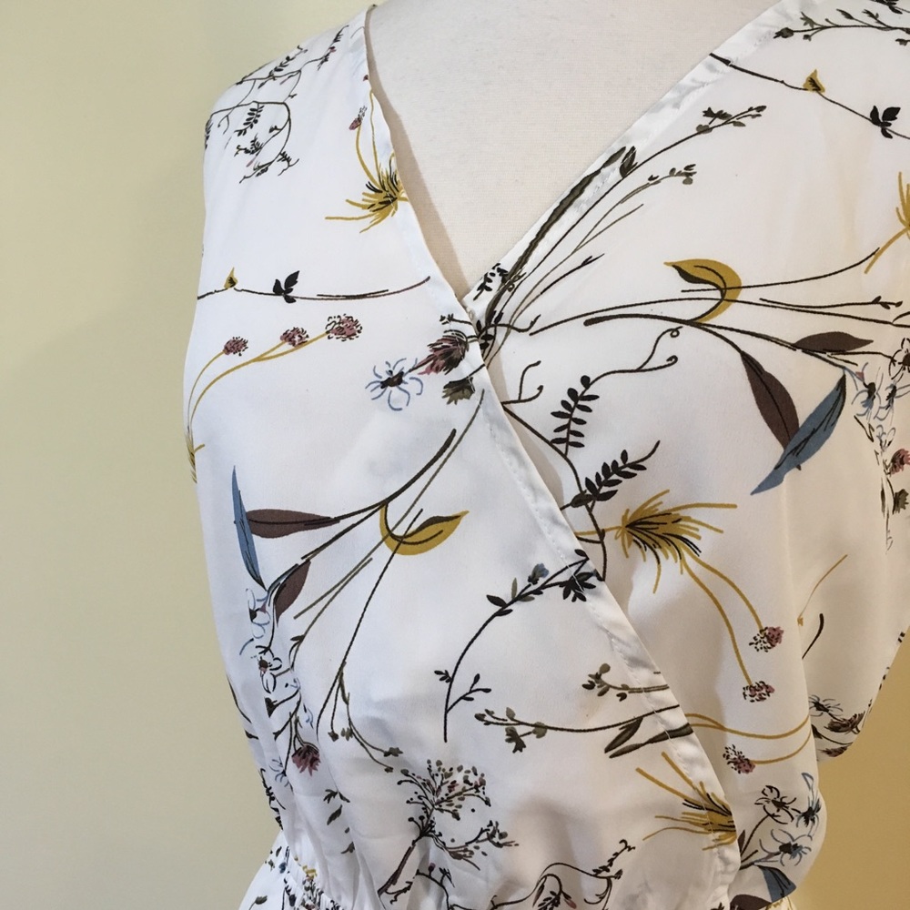 💥 CLEARANCE Floral Sleeveless Chiffon Wrap Dress - Picture 3 of 3